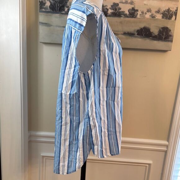 Vineyard Vines Blue and White Sleeveless Blouse - Picture 3 of 6